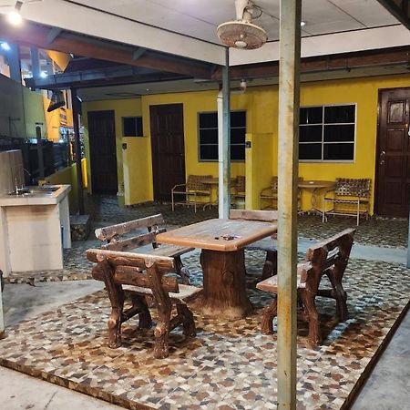 Lagenda Resthouse Cenang Beach Pantai Cenang  Exterior photo